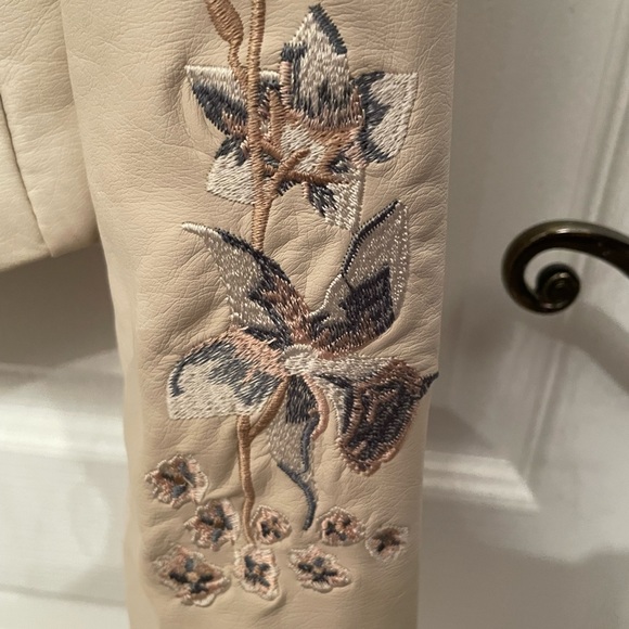 ✨HOST PICK✨Cleo medium floral jacket size medium vintage (with some discolour) - Picture 5 of 15